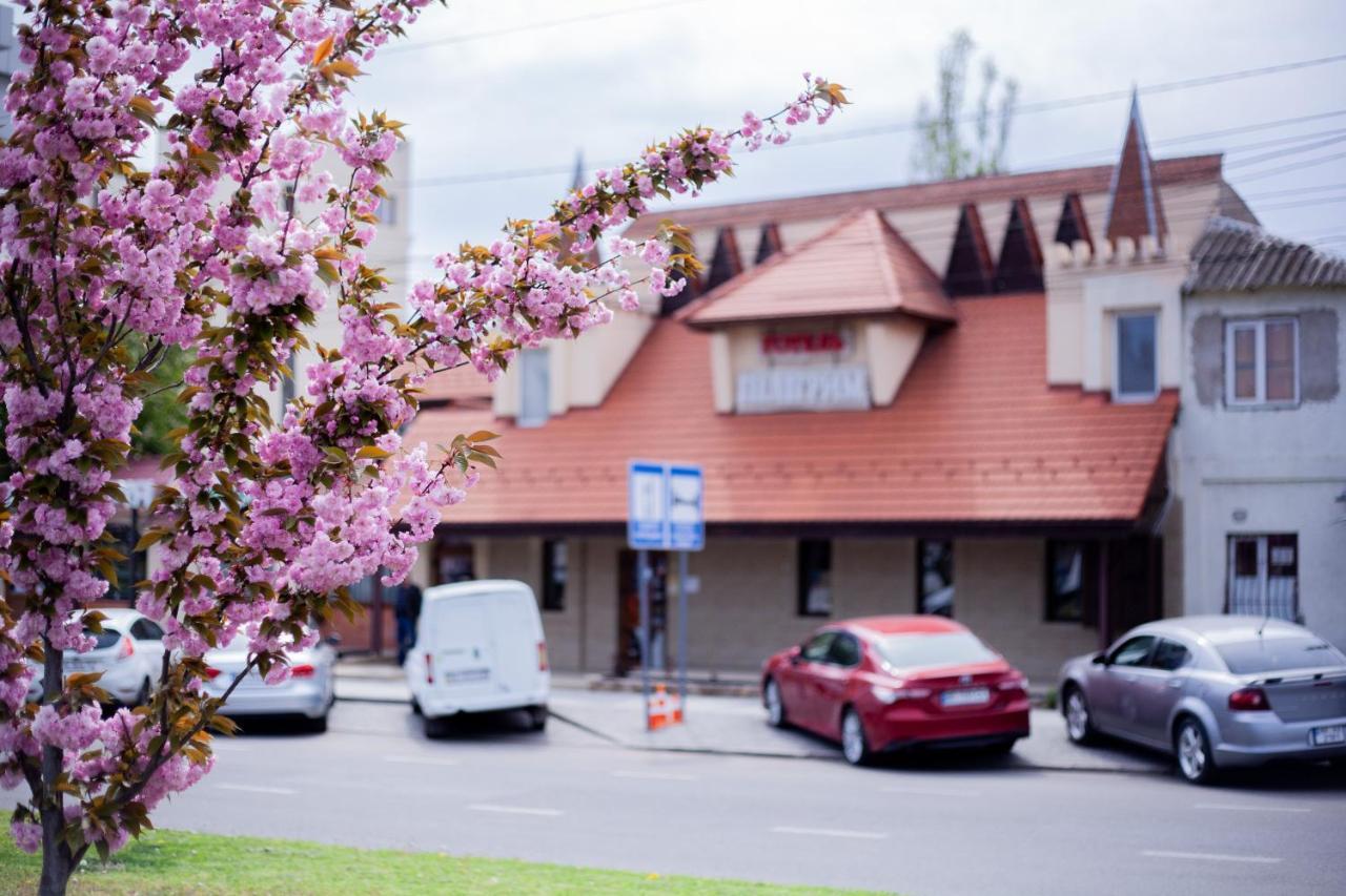 Piligrim 2 Hotel Николайев Екстериор снимка